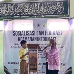 Sosialisasi dan Edukasi Keamanan Informasi di MTsN 5 Ngawi