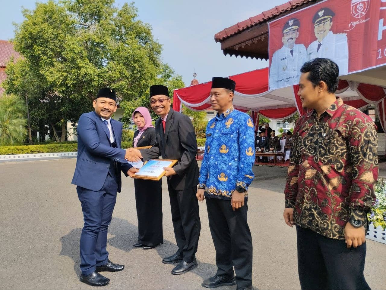 Bupati Ngawi Serahkan Hadiah Pada Pemenang Lomba Website OPD 2023 ...